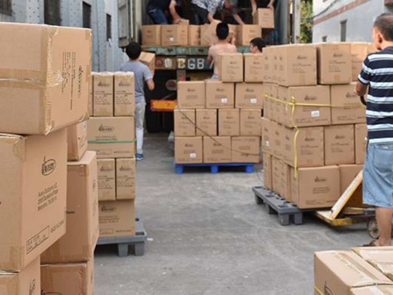 Export Carton Loading and Shipment Preparation