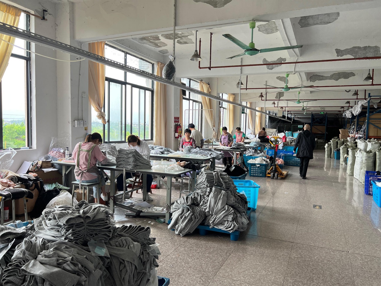 Finished Leggings Inspection Folding and Packing Preparation